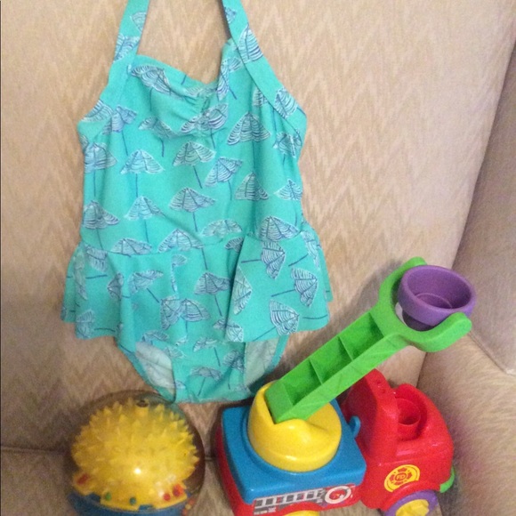 Old Navy Other - Old Navy swimsuit
